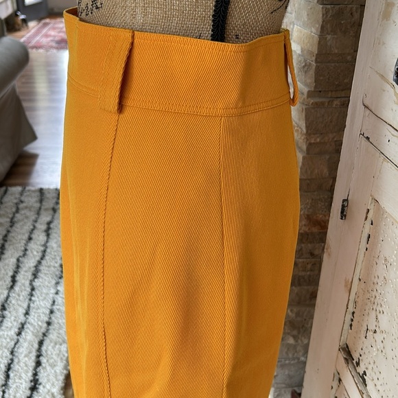 Genny Italian 100% wool gold mustard pencil skirt back slit zip and button close - Picture 4 of 16